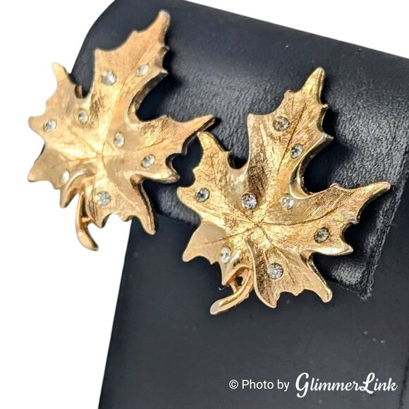 Vintage Sarah Coventry Maple Leaf Rhinestone Gold Tone Clip On Earrings - Picture 4 of 9